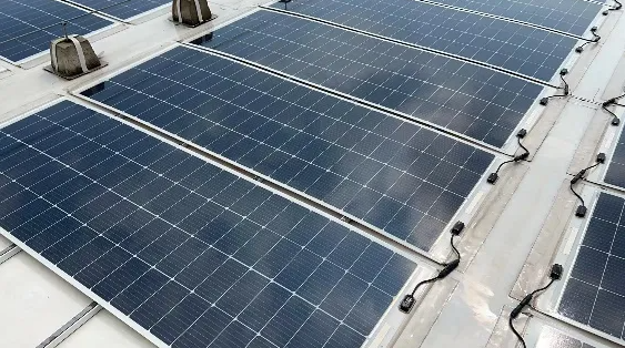 固德威轻质组件，工商业厂房光伏改造的“减负”利器