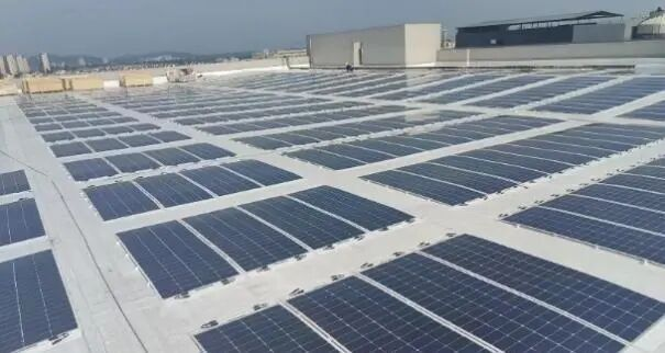 破解十大痛点，固德威轻质光伏重构屋面光伏标准