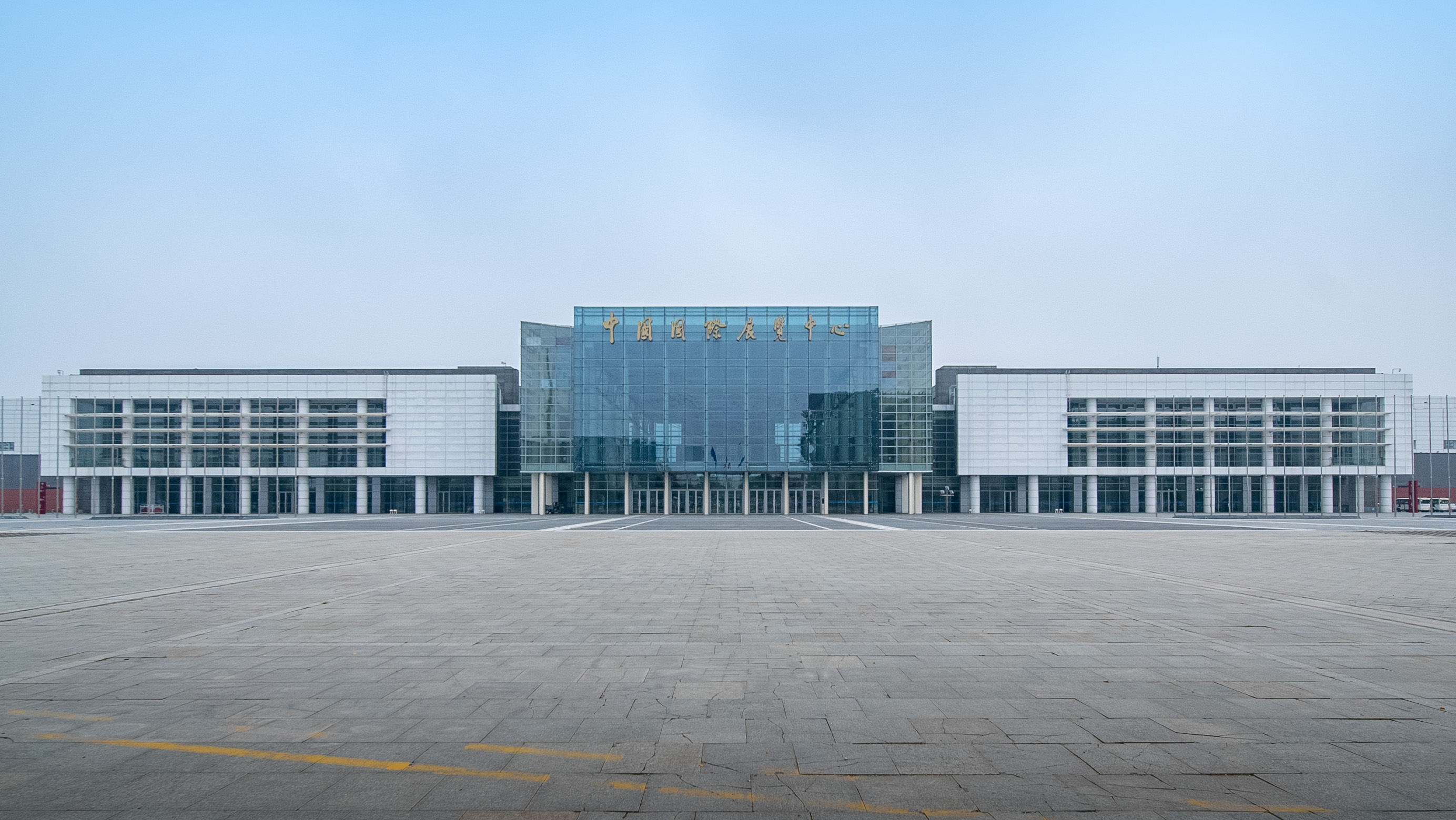 银河轻质光伏赋能绿色会展，固德威助力北京国展中心低碳升级