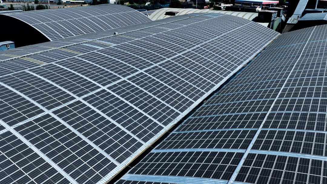 固德威轻质组件，破解热陶瓷行业绿电转型难题